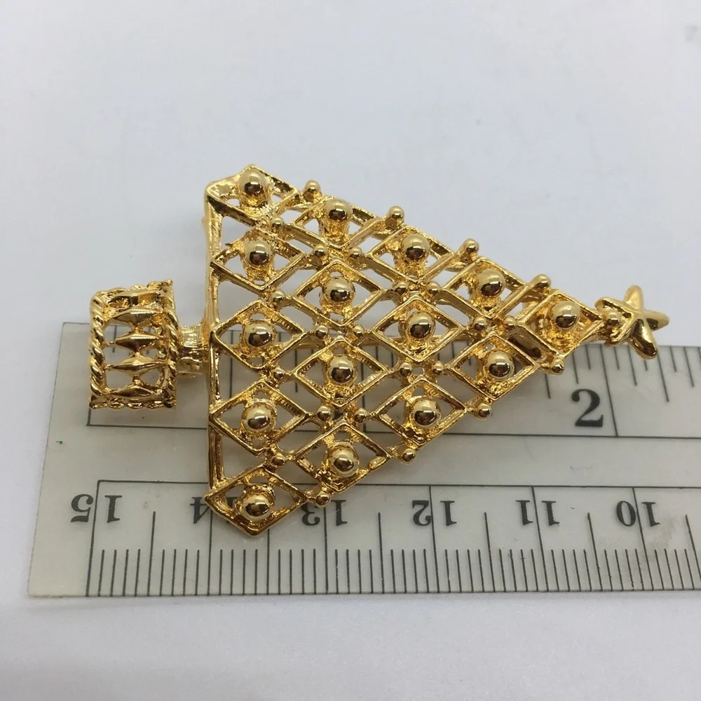 Vintage Christmas Tree Brooch Goldtone